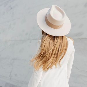 Teressa Foglia X Curateur “Lynn” Hat